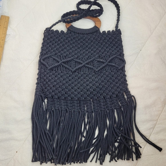Danielle Nicole Black Macrame Crochet Boho Long Fringe Bag Strap Wood Handles - Picture 7 of 7